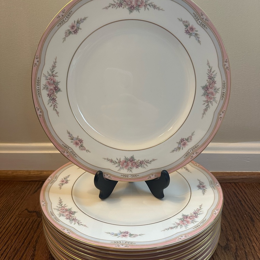 5 Wedgwood Rosalie - Pink and White Floral Dinner Plates